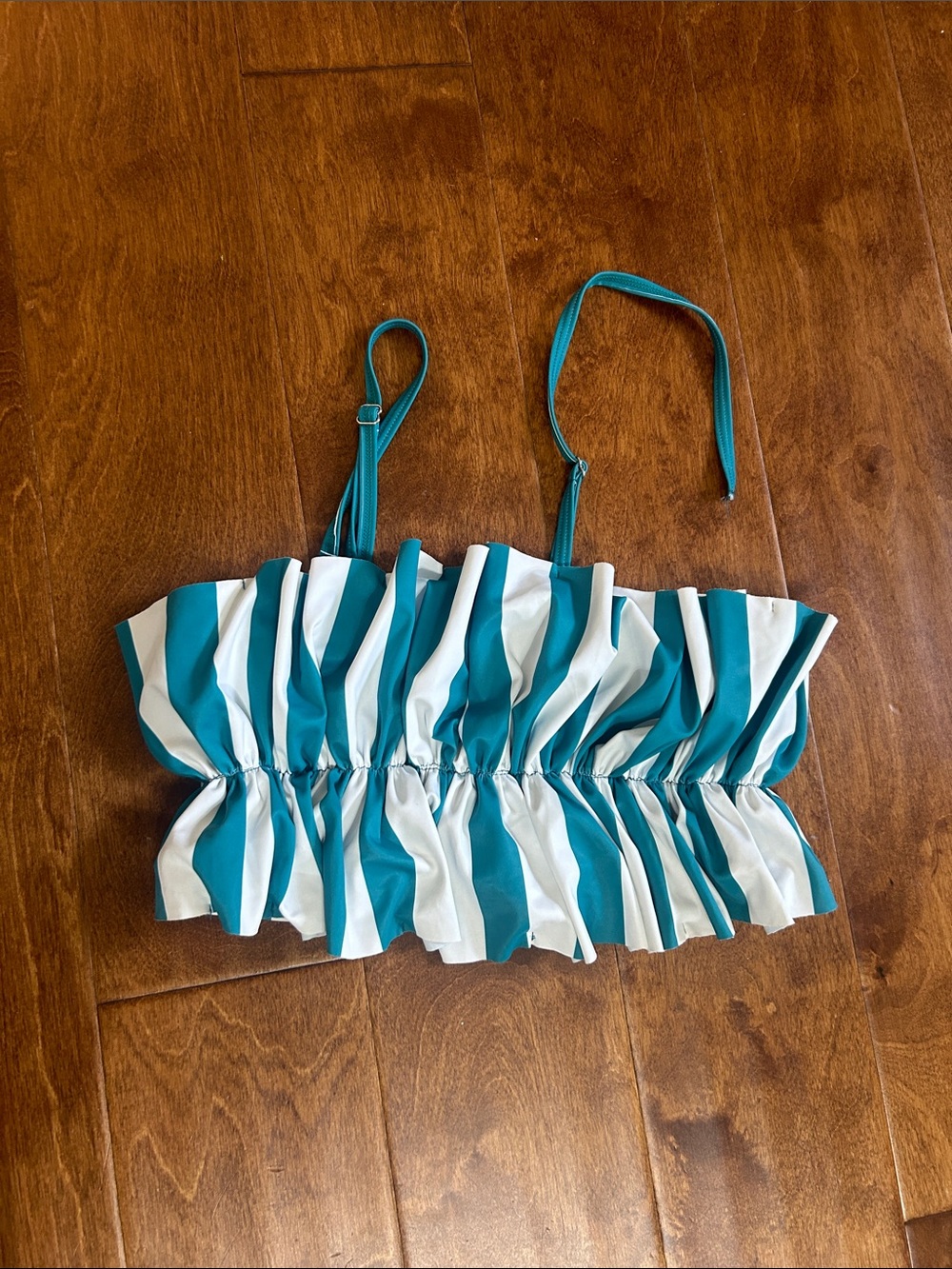 Kortni Jeane swim top XS